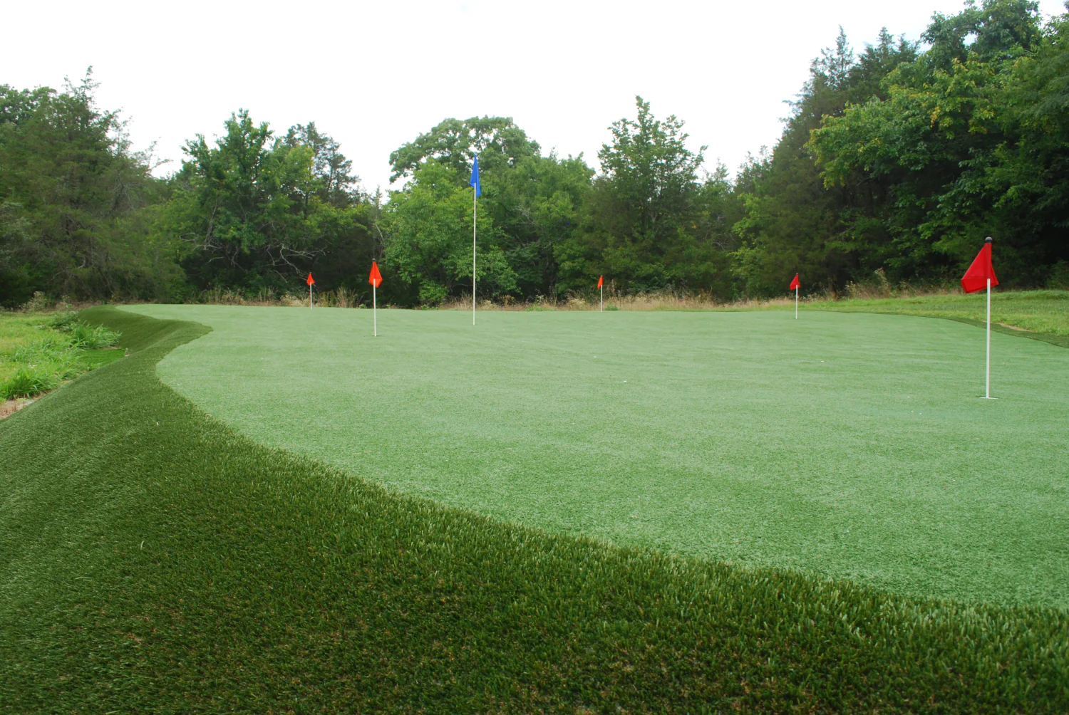 What Makes a Backyard Putting Green Worth It?